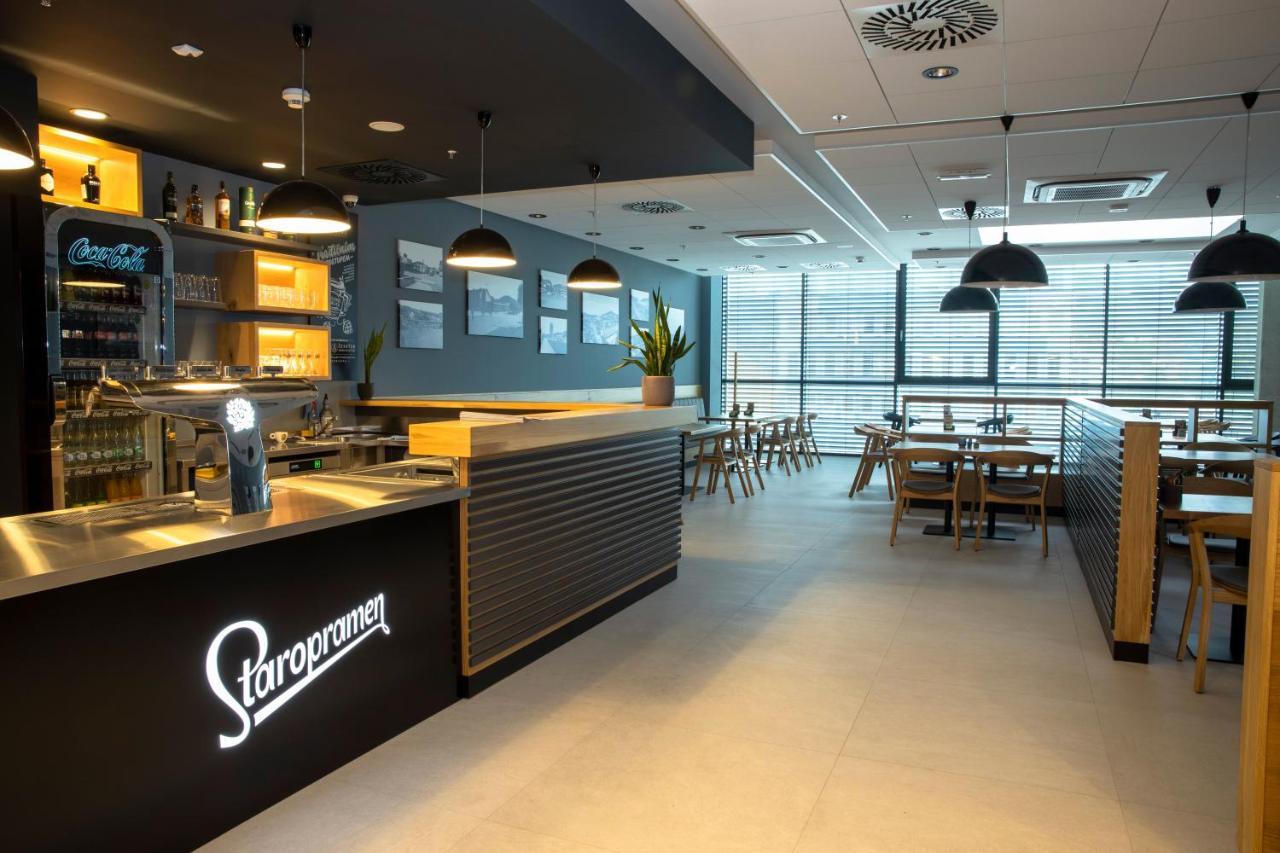 Hotel Smetanova Vsetín Екстериор снимка